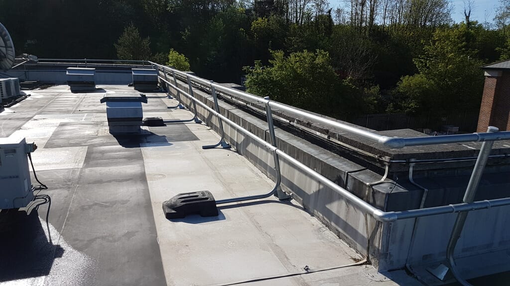 free-standing-roof-guardrail-1-scaled.jpg?w=1024&h=576&scale free-standing-roof-guardrail-1-scaled.jpg?w=1024&h=576&scale